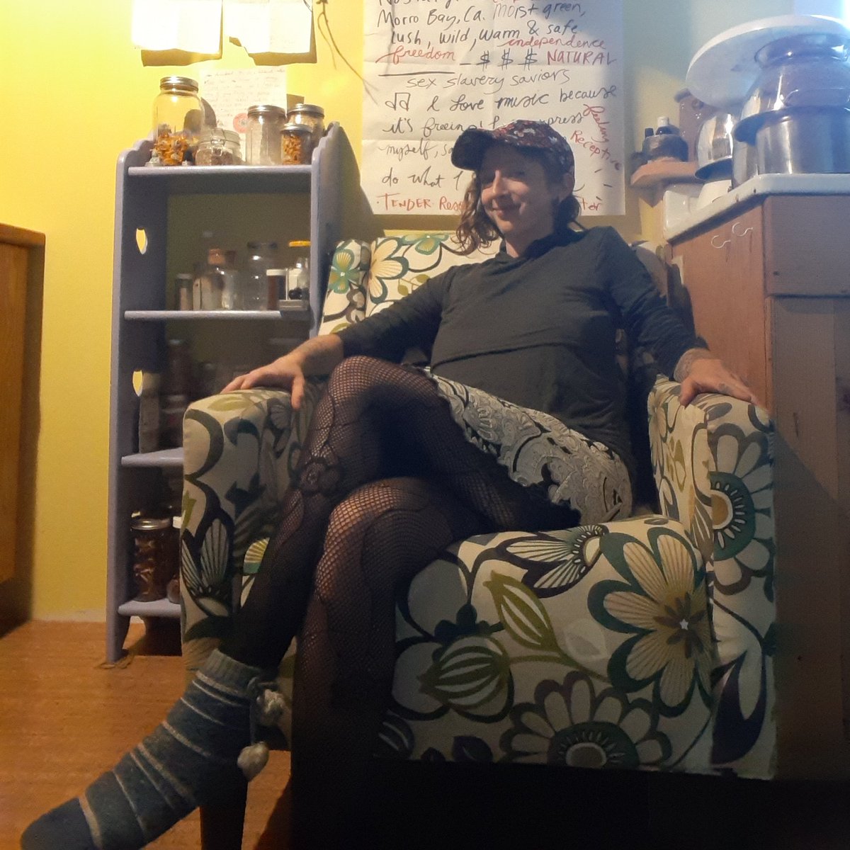 GaiaGoddess5's tweet photo. I love my fishnets. I adore draining your wallet so I can get into some really nice housing on thursday. Please help me help you daddy. #findom #finsubwanted #paypig  https://t.co/s07kvaPcAJ https://t.co/vCRuak22k9