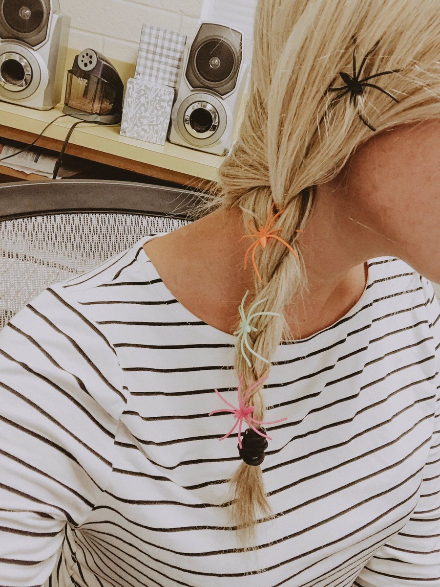 MsRicksSLP's tweet photo. Spooky hair day! Check out one of my kinder’s Jack-o-lantern hair- She even had candy inside! 😍 https://t.co/4d09J7VYWz