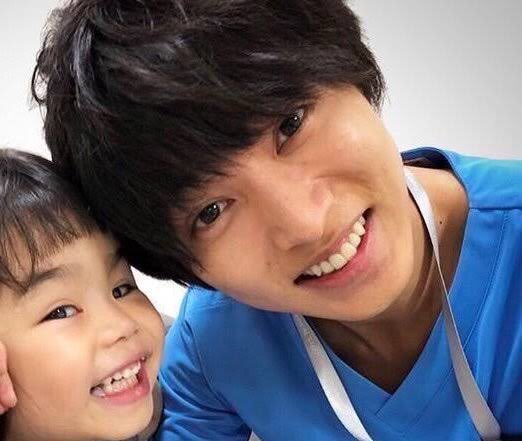 モラトリアムめんちゃん 山崎賢人 って黒目大きいし 可愛らしい顔立ちしてるのにセンター分けも似合っちゃうし ヒゲもいい そしてなにより笑った時の八重歯 たまらん どエロい 八重歯生えてる人ってだいたいエロい 最高 T Co L5xsa95dvb モラトリアムめんちゃん 山崎賢人 って黒目大きいし 可愛らしい顔立ちしてるのにセンター分けも似合っちゃうし ヒゲもいい そしてなにより笑った時の八重歯 たまらん どエロい 八重歯生えてる人ってだいたいエロい 最高 T Co L5xsa95dvb