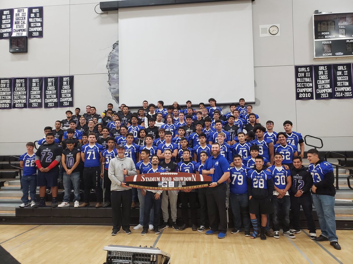 MaderaSouth's tweet photo. Tonight,  Madera South hosted the Stadium Road Showdown Kickoff Dinner between the Stallion and Coyote Football teams. Good luck on Friday gentleman!! Play with grit, pride, integrity, and sportsmanship.  
#onetowntwoteams
@MaderaSouth @PAGMETER 
@ https://t.co/RhWM4taKAQ