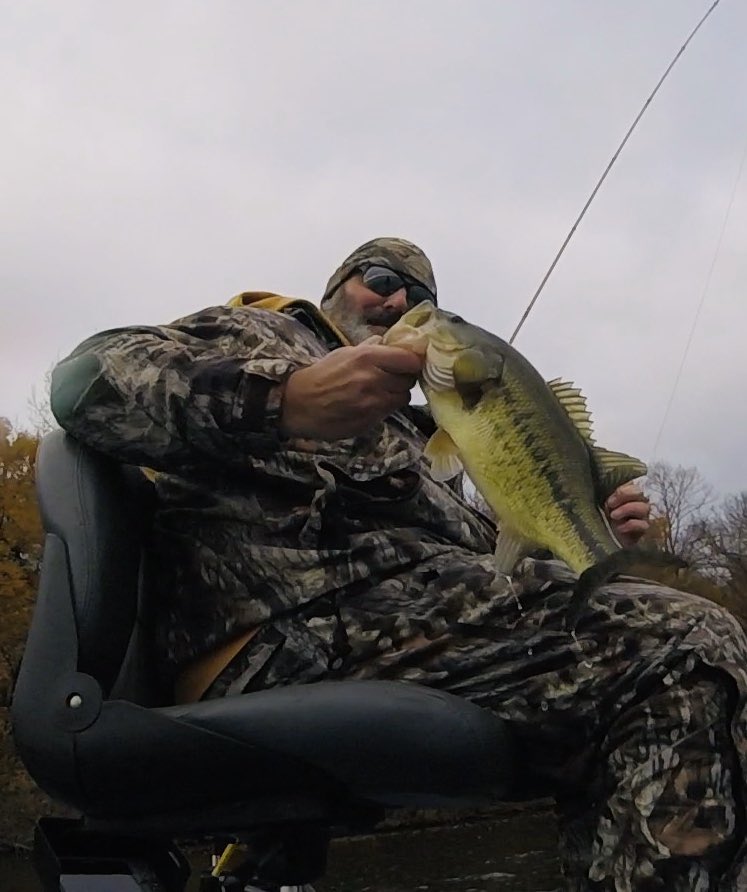 Yak_Angling_MN's tweet photo. First cast of the day on the @OneCastFishing Bladed Jig! #BassFishing #Fishing #LetThemGrow #Minnesota #Outdoors #fishMN #fallfish #fallfishing #wolfpackperformancefishing #linecutterz #onecastfishing #bladedjig #jigfishing https://t.co/LgnZpZcgR0