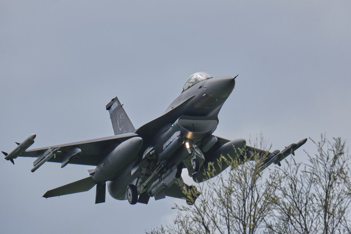 Rense_Sjoers's tweet image. F16, USAF, landing at Frisia Flag 2019.
.
#aircraft #aviationismylife #avpage #avporn #avaddict #aviation_alphabet #avion #aviation #avgeek #aviationdaily #aviationphotography #aviationgeek #plane #planes #planespotting #planespotter #instajet #instagramaviation ...