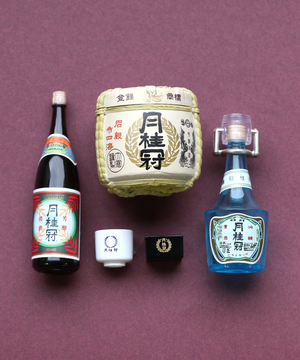 ケンエレファント 公式 月桂冠 ミニチュアフィギュア 日本酒の魅力と風情あるその世界観を凝縮 ミニチュアファンはもちろん 日本酒がお好きな方をも虜にする小さな小さな酒瓶や酒樽など全6種のラインナップです ガチャガチャ カプセルトイ ケンエレファント 公式 月桂冠 ミニチュアフィギュア 日本酒の魅力と風情あるその世界観を凝縮 ミニチュアファンはもちろん 日本酒がお好きな方をも虜にする小さな小さな酒瓶や酒樽など全6種のラインナップです ガチャガチャ カプセルトイ