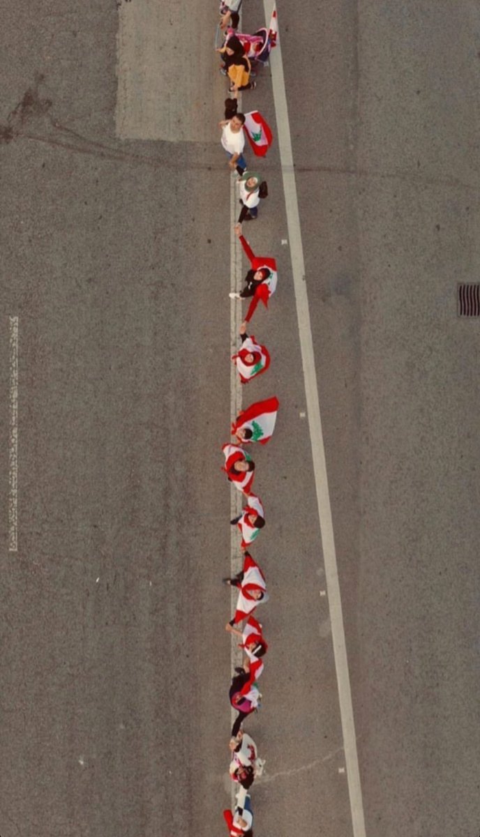 as part of the Lebanon revolution,demonstrators formed a human chaine from the southern tip of the country to the northern #LebanonUprising
