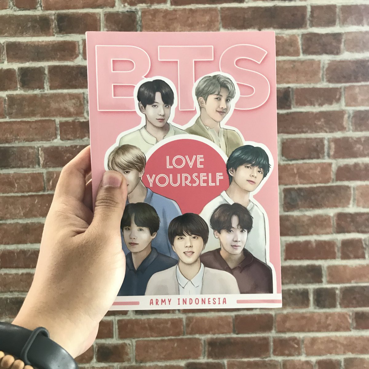 Lagi baca buku ini karena penasaran kenapa sih BTS dikait kaitin sama Self Love? Setiap orang ngomong ga bisa relate sama BTS. Biar tau tau dikit, baca baca dulu lah.

Tapi maaf saya tetep bukan Army. Saya pemuja Lord Didi, Godfather of Brokenheart