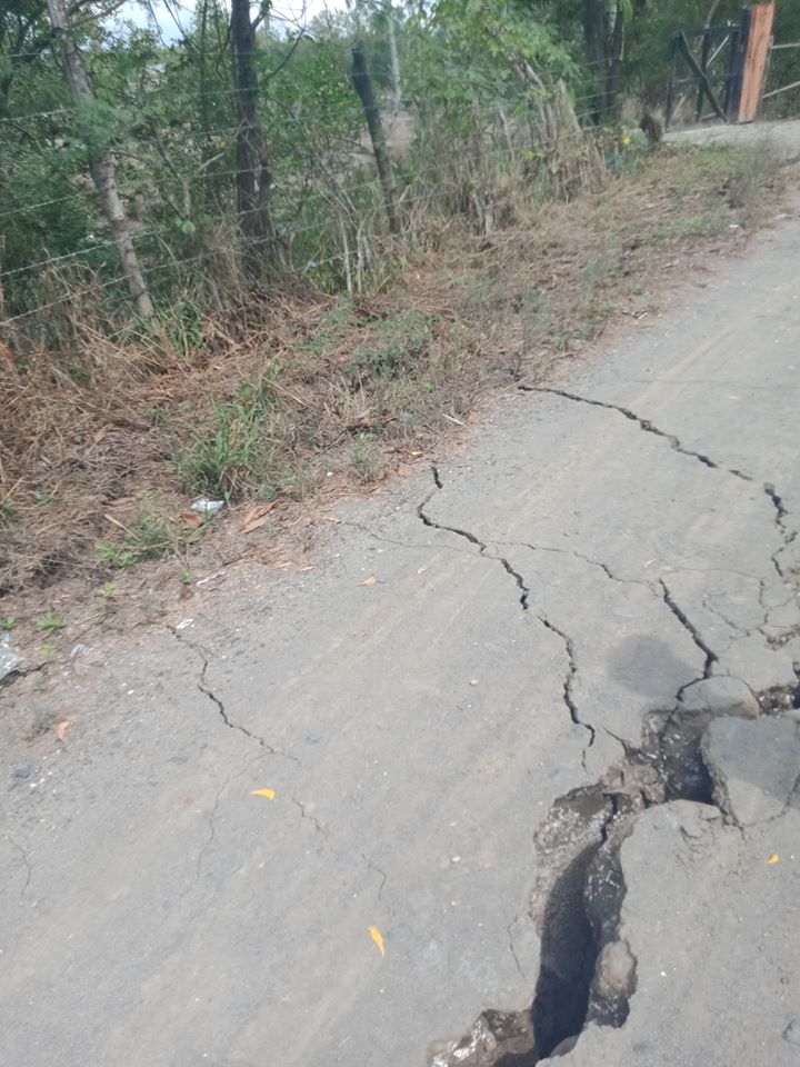 PhilippineStar's tweet photo. Some roads in Guihing, Hagonoy, Davao del Sur sustain damage  following the magnitude 6.6 quake that hit Mindanao on Tuesday morning. (Photos courtesy of Ace Zion Boco) #EarthquakePH #Earthquake https://t.co/EmrLThPSfN