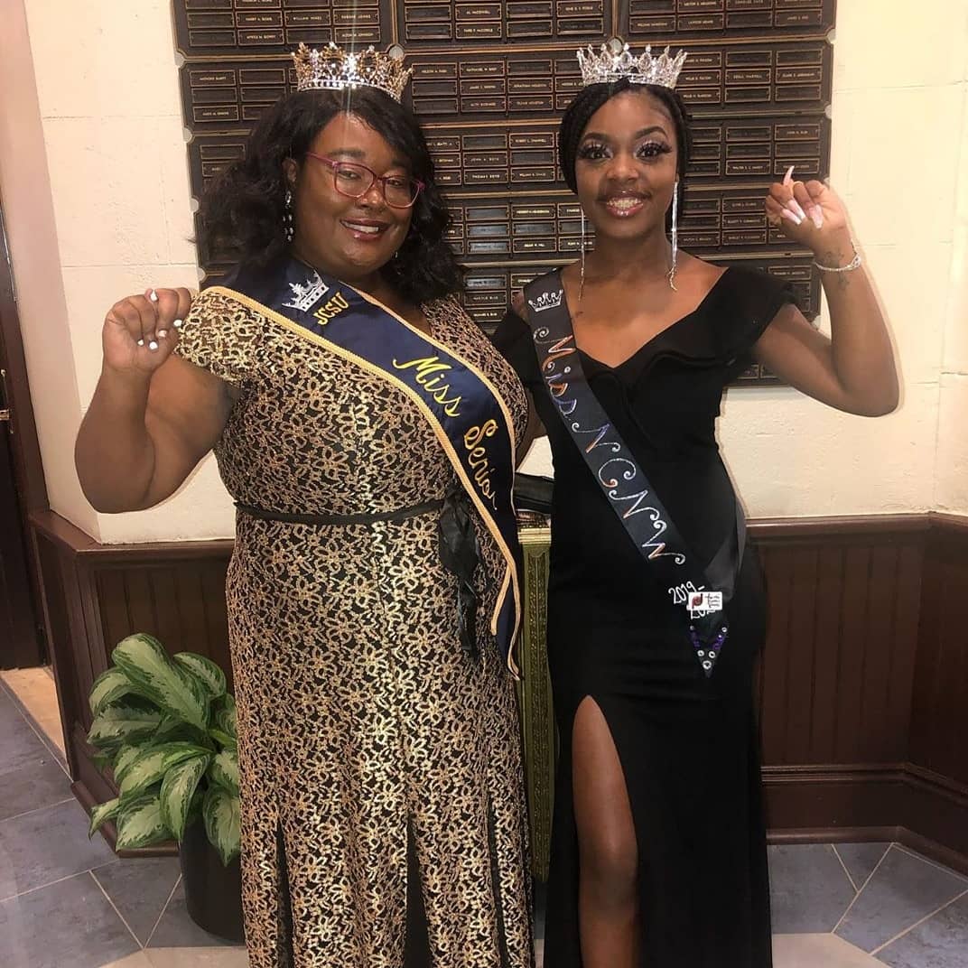 JCSUNCNW's tweet photo. NCNW truly has a royal bloodline💜🧡👑
L to R: 2018-2019 Section President/Miss Senior - Brittany Patrick, 2018-2019 Section Treasurer/2019-2020 Miss Senior - T'Yanna Coker, & 2016-2017 Miss Freshman/2019-2020 Miss NCNW - Sameerah Carey
#ncnwmakesqueens #JCSU #JCSUHC19 #NCNW https://t.co/S7Px3lCQGD