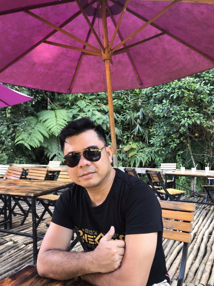 TWILLIGHT565382's tweet photo. Trung niên gò vấp! Đoán xem là top hay bot? https://t.co/nQSAqMsSsw