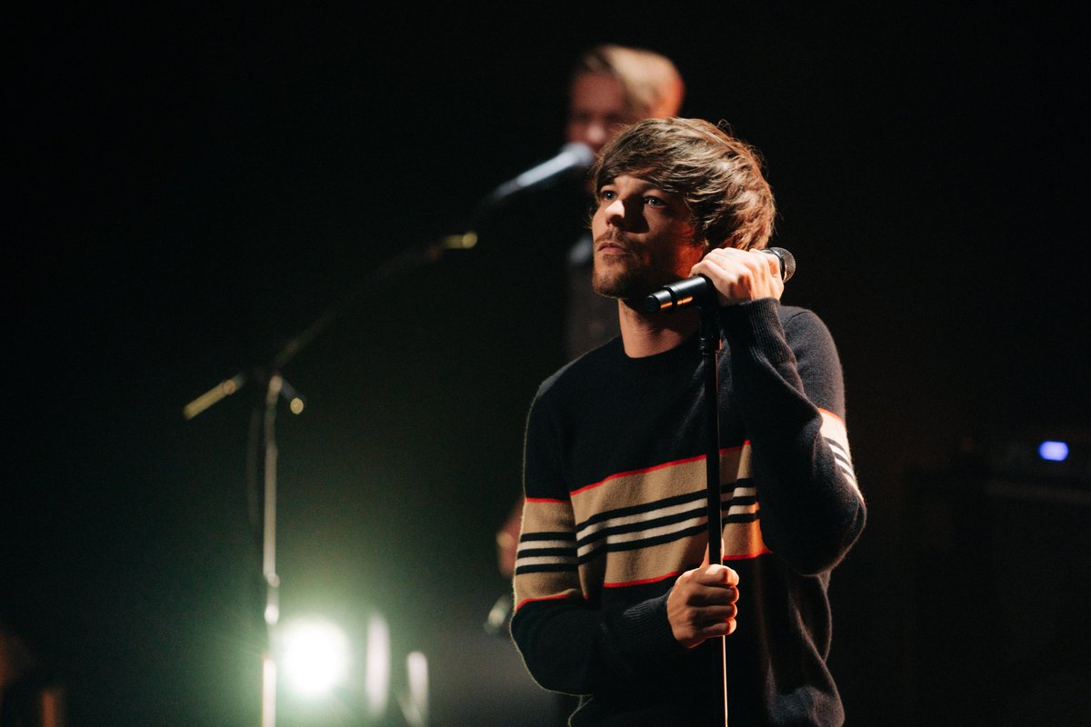 latelateshow's tweet photo. a @Louis_Tomlinson appreciation post because we deserve this. https://t.co/wLXZDIrg0j