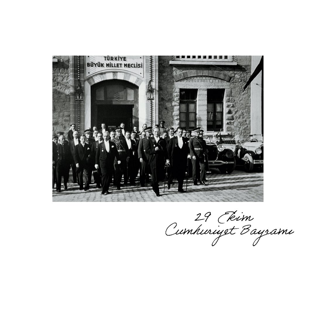 “Az zamanda çok ve büyük işler yaptık. Bu işlerin en büyüğü, temeli, Türk kahramanlığı ve yüksek Türk kültürü olan Türkiye Cumhuriyeti'dir.”🇹🇷

29 Ekim Cumhuriyet Bayramı’mız kutlu olsun. 

#29EkimCumhuriyetBayramı #CumhuriyetBayramıKutluOlsun
#29Ekim