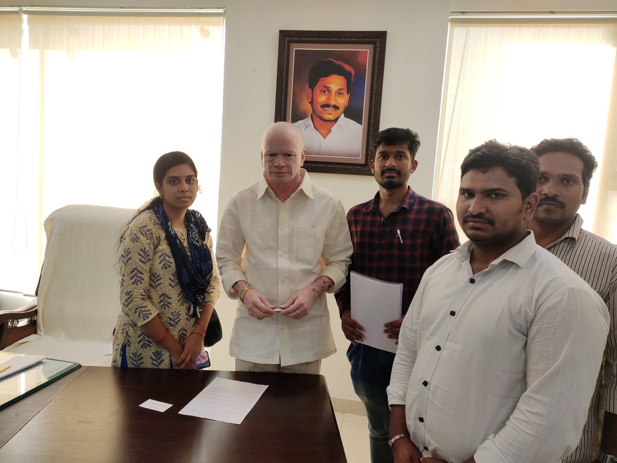 krishna_morri's tweet photo. @gkd600 Respected Sir
Please reduce the BC and OC qualifying marks in grama sachivalayam... We met  some ministers yesterday.. They gave positive response on us.. Please help oc and bc candidates https://t.co/6CGT5xegYz