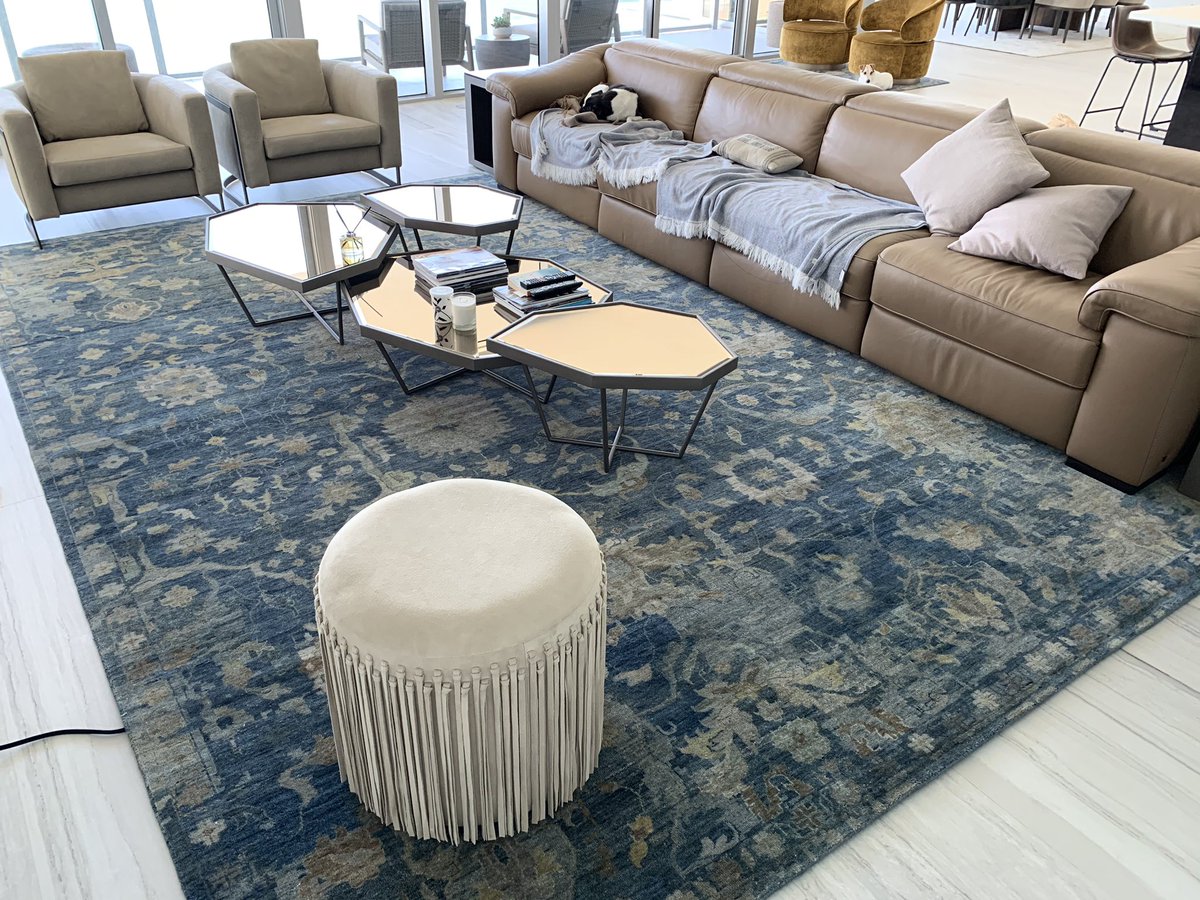 RugsByZhaleh's tweet photo. Todayโs Installation ๐
#interiordesign #interiordesigner #Architect #architecture #decor #decoration #design #designer #furnishing #miami #miamibeach #pinecrest #coralgables #coconutgrove #cocoplum #shopsatmerrickpark #dcota #pictureoftheday #rugs #modernrugs #modernrugsmiami https://t.co/KBWhHMY2UM
