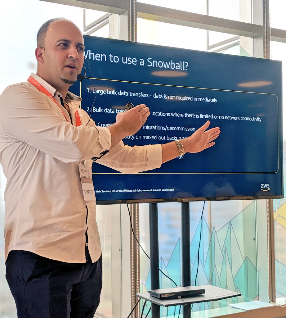 Digitalogi's tweet image. #WaliAkbari sharing tentang #AWSSnowball

#AWSDataSync 
#AWSLoft

@AWS
@AWSstartups