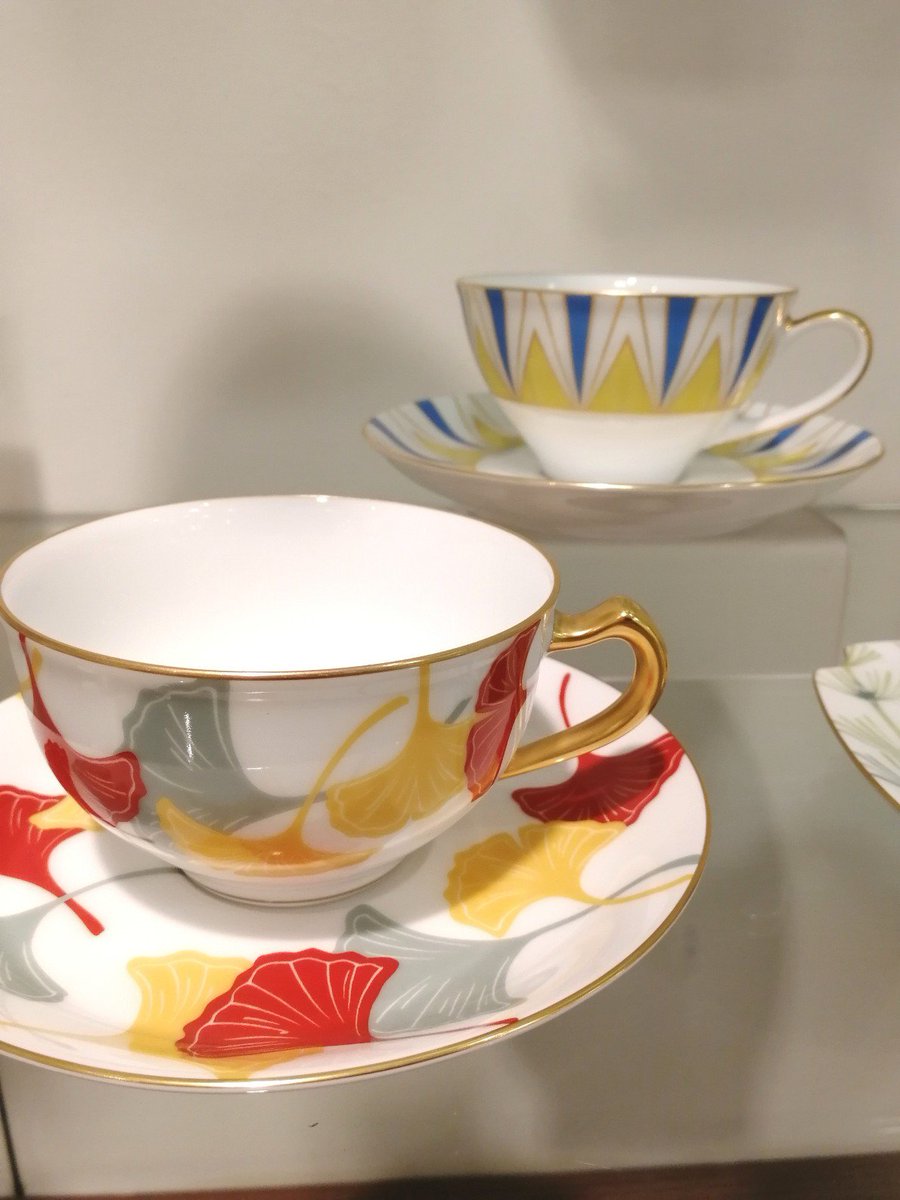 ★美品 大倉陶園 100周年記念 イチョウ/銀杏模様 カップ＆ソーサー 金彩/陶磁器/C&S/茶器/洋食器＃12169604 大倉陶園 創立100周年記念特別謹製『春秋 蓋付大型扁壷』| 東京書芸館