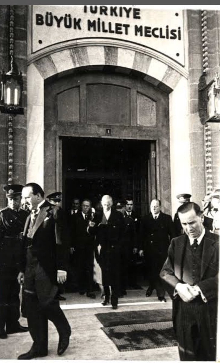 “Cumhuriyet düşünce, beden ve bilim bakımından güçlü koruyucular ister.” Mustafa Kemal Atatürk 🇹🇷 #29ekim