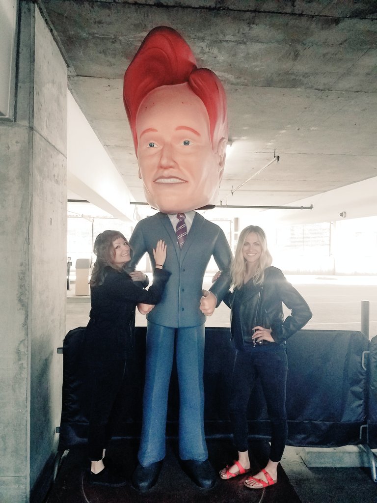 wyndsrfr's tweet photo. Prom date: Coco. 
#teamcoco #conanobrien #canwehavealockofthehair #thanks https://t.co/JLHyh2Hx0v