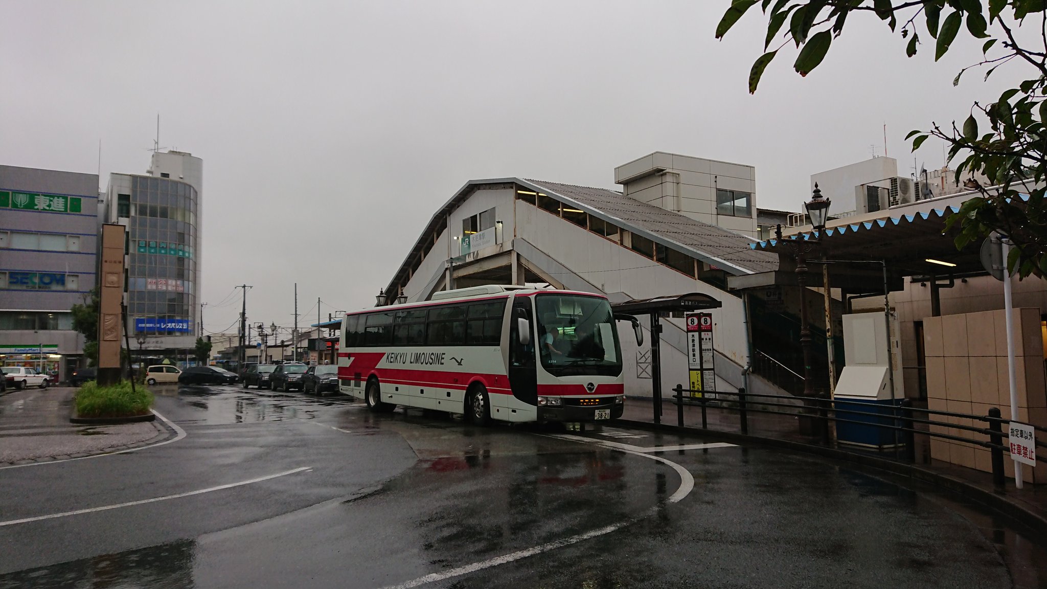 Lng Hu8j 羽田空港 第２ターミナル より木更津駅 東口 行きのリムジンバスに乗車し５０分ほどで終点の木更津 駅東口へと到着しました 高速バスを利用して木更津駅東口に降り立つのは何気に久しぶりなような さて 木更津ではいつも訪れるあの場所へと