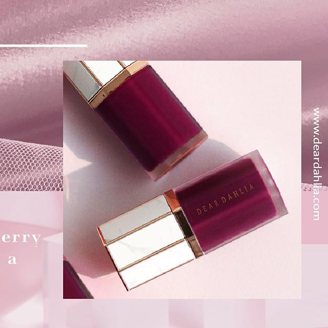 Meearaideedee's tweet photo. Dear Dahlia Moisture Veil Lip Glaze #Mulberry🍇
💜 สีชมพูอมม่วง
ลิปสติกสูตรน้ำ ให้ความชุ่มชื่นกับริมฝีปาก เนื้อบางเบา สีชัด ไม่เหนียวเหนอะหนะ
#DearDahlia #PremiumMakeup #VeganFriendly #CrueltyFree #CleanBeauty #NoAnimalTest #MarbleDesign #MarbleMakeup #ParadiseCollection https://t.co/Dx5CIYGMX2