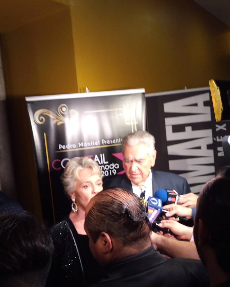 AcostaRike's tweet photo. Noche de Evento de #CocktaildelaModa y aniversario N.65 de Trayectoria profesional del Primer Actor #EricdelCastillo, Desfilando con grandes personalidades.
*Edith Márquez
*Carla Estrada
*Gabriela Goldsmith
*Arturo Peniche y Muchos más
Gracias a los Medios de Comunicación. https://t.co/jfJevJ8h60