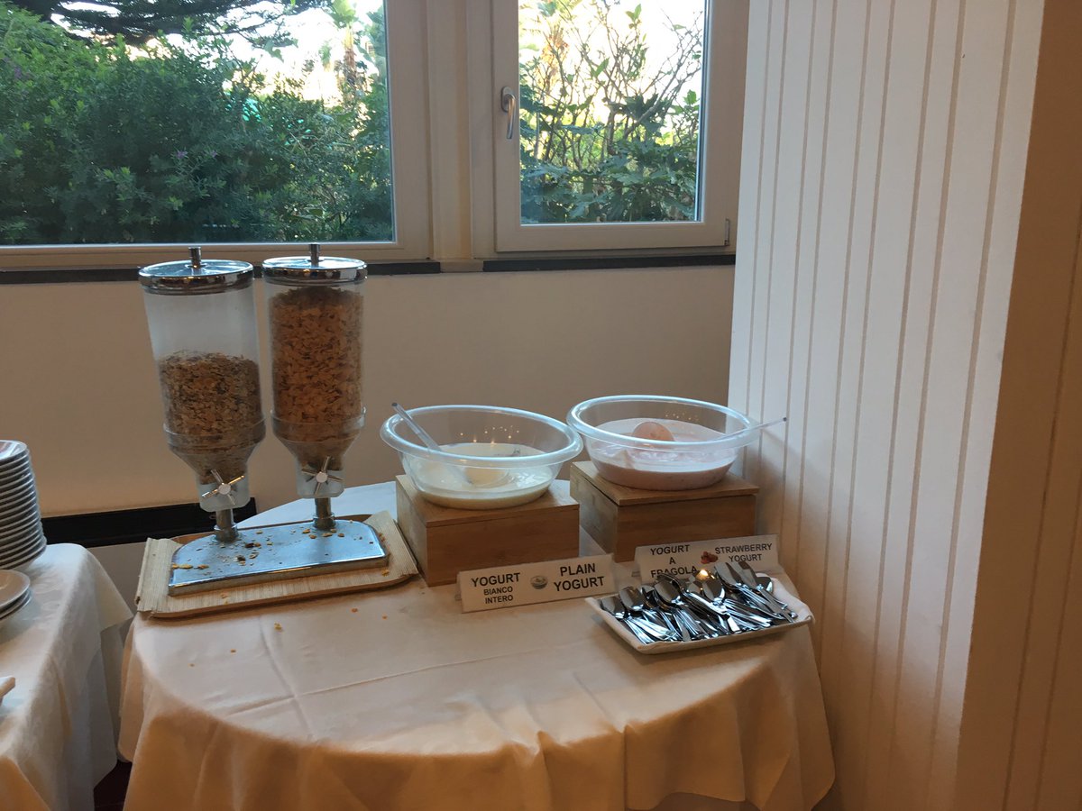 Final breakfast. Next, visit to Cumae.