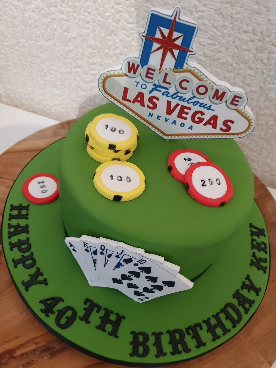 AuntieCakeBakes's tweet photo. Poker/Vegas themed cake 🃏♠️♥️♦️♣️

#auntiecakebakes #pokercake #vegascake #birthdaycake #40thbirthdsycake #baking #cakedecorating #cakemaker #essexbaker #eastlondonbaker https://t.co/rXIJ5fQBwK