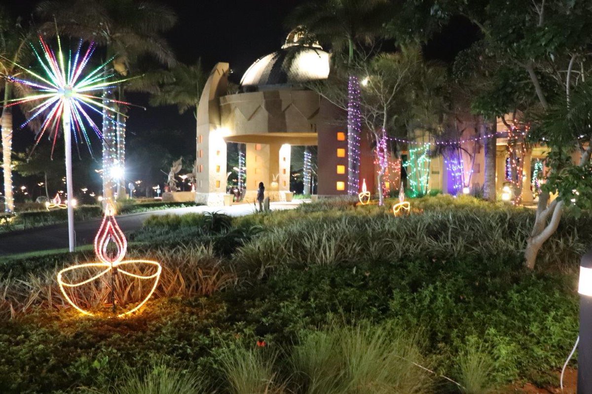 SibayaCasino's tweet photo. Check out our stunning Diwali light display – on every day after 18h00 until 2 November!  🎉 https://t.co/CyDiKakAcq