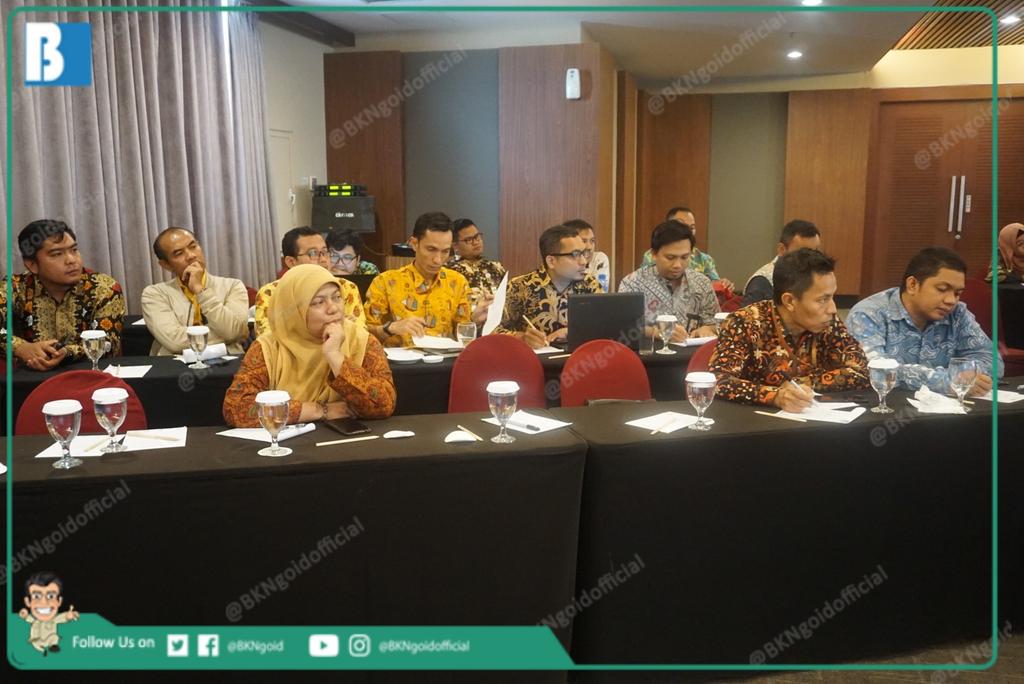 BKNgoid's tweet photo. Pecinta Harbolnas psti mnunggu 11.11 klo Pecinta mimin BKN mnunggu jg ga ya?Masih dlm Rakor yg diselenggarakan Kedeputian SINKA,Heni Sriwahyuni sdg menjelaskan bgmn utk keikutsertaan peserta P1/TL 2018 pd seleksi CPNS 2019. Apa & bgmn, sabar..mimin akan sllu ad utkmu ๐
#CPNS2019 https://t.co/SrtfUYBM87