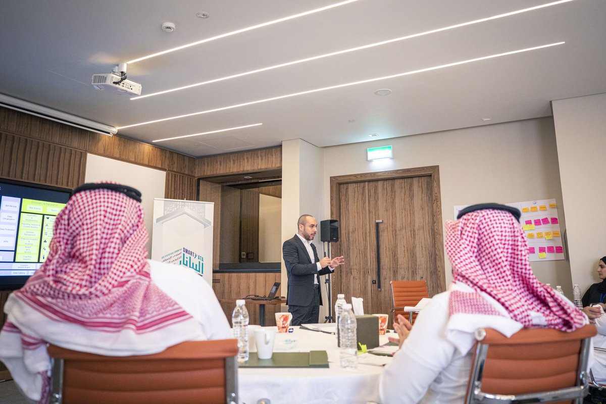 NCSIOman's tweet photo. The participants are now getting prepared for the #datathone by learning: Data discovery &Data preparation . https://t.co/n63eV6VgOi