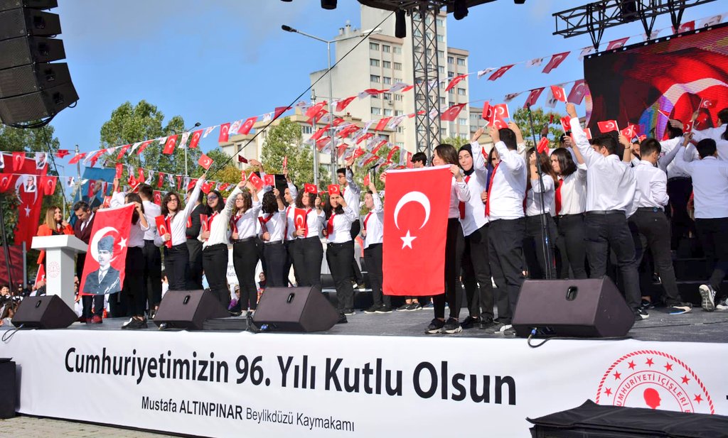 Beylikduzu_mem's tweet photo. Mustafa Kemal Atat��rk'ün bizlere armağan ettiği Cumhuriyet 96 yaşında. Kutlu olsun. Kaymakamlığımız himayesinde  Müdürlüğümüz ve Beşir Balcıoğlu AL koordinesinde düzenlenen tören biribirinden değerli etkinlikler, halkımızın yoğun katılımı ve coşkuyla kutlandı. 
@Yafesbakirci https://t.co/f3YjzUApTE