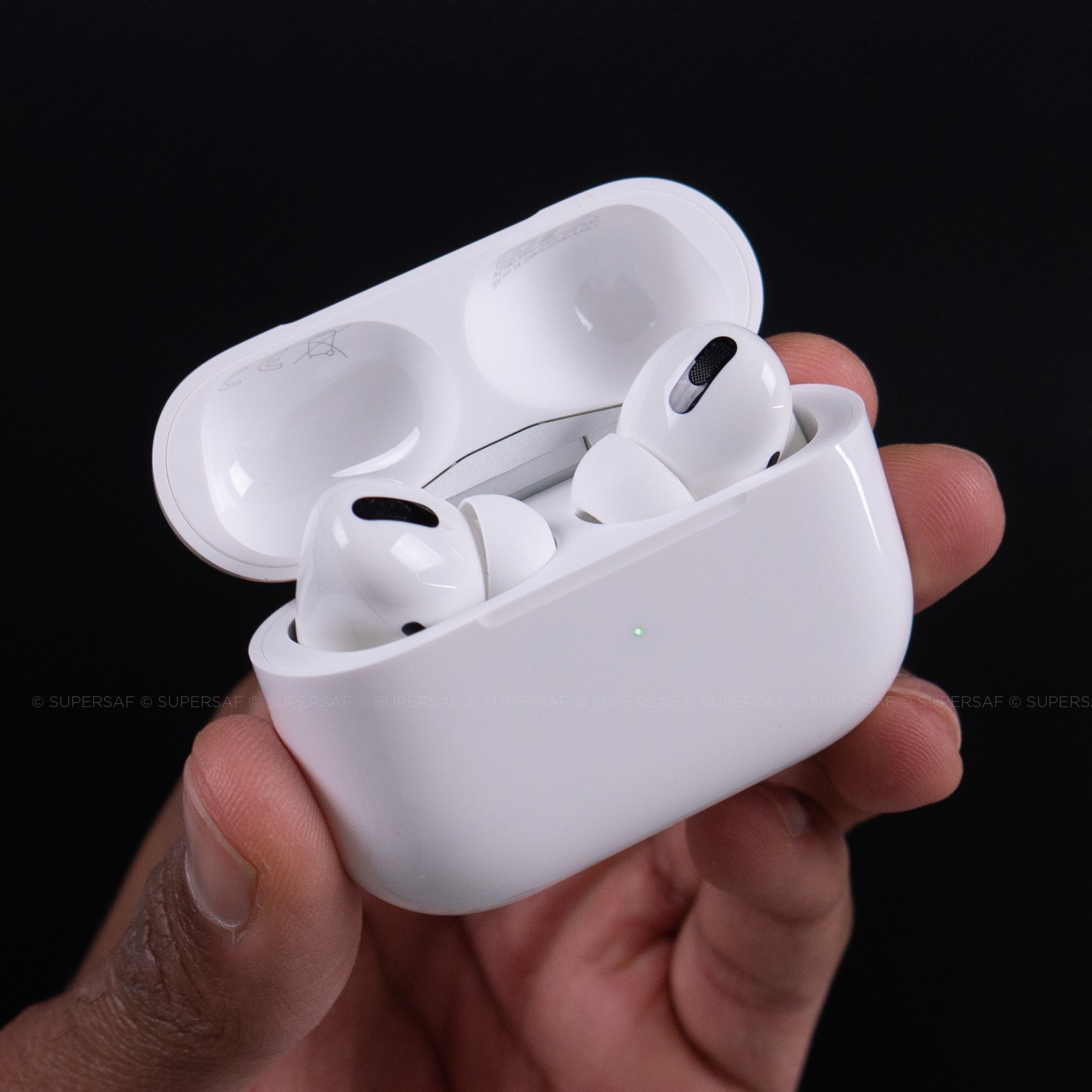 AhmedMia en Twitter: "NEW VIDEO: AirPods Pro Unboxing, and Comparison with AirPods 2 😎 ▻▻▻ https://t.co/XPtstdj4bx RT! https://t.co/kGZelZsh59" / Twitter