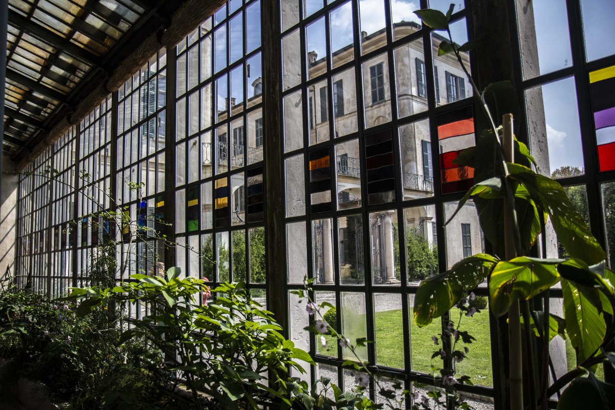 artribune's tweet image. “Le finestre sono un ponte che collega mondi. Guardare il mondo di fuori attraverso un quadro è emotivamente interessante. Mi affascina che l’arte sia in grado di collegare mondi” #SeanScully
Scopri la mostra #LongLight a #VillaPanza di #Varese scullyforvillapanza.it