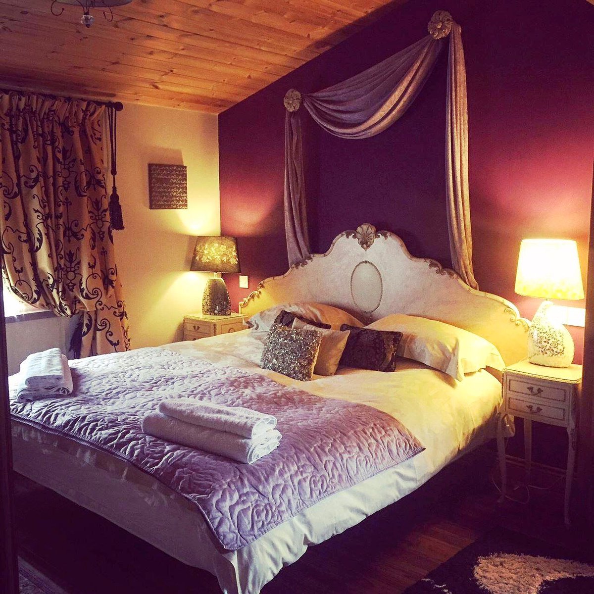 stillrabbit.com 01430860461 

Give us a call to book one of our luxury lodges
#relax#chill#romance#hot tub #wildlife#champagne#chocolates#break
#stars in the sky