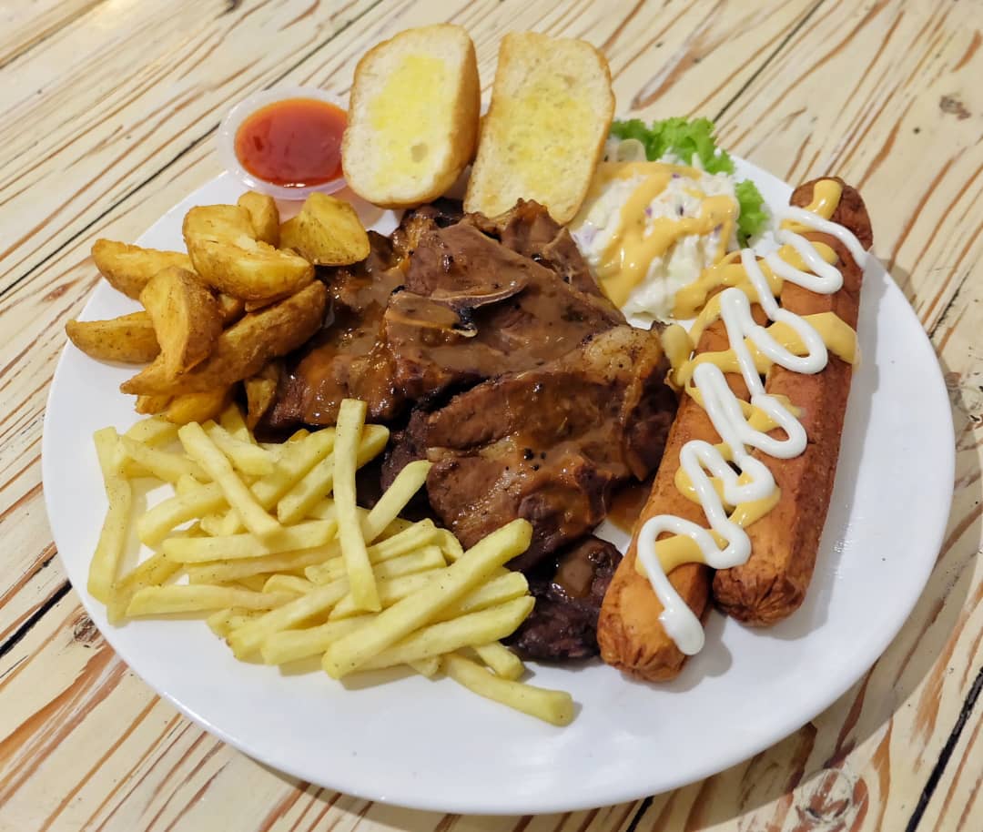 legasiadden's tweet photo. Sejuk plak suasana kat kedai ni, tetiba rasa lapar tu yang order lamb ni. Rugi plak siapa yang tengok je tapi taknak rasa 🤭. Student MARA kat sini tengok je ke? Ehh korang semua takkan lalu je kt tl korang. Taknak rasa?

#LegasiAdden #MotorGP #JDTvsKedah https://t.co/yQY3wBVkQf