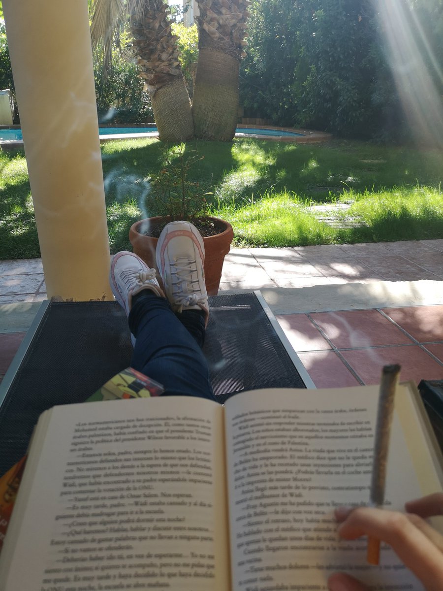 Fans_Misslith's tweet photo. @Diosasfindomval Toma Valkiria, rabia un poquito con el chalet en el que empecé a vivir este verano

https://t.co/som09zXLiI

Con su piscina, sus palmeras, sus dos pisos, 4 habitaciones, 3 baños, buhardilla 😂

Que te corroa la envidia y sigas diciendo mentiras que solo tu te crees https://t.co/4rVEUtMqga