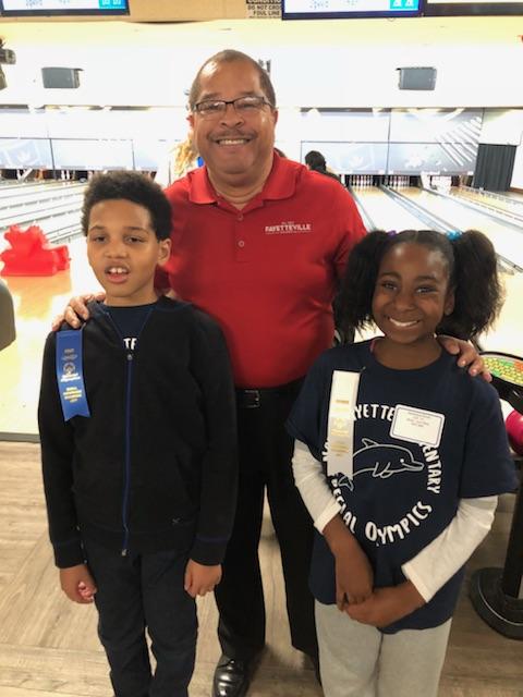 LisaNMoore19's tweet photo. NFE students showcasing their Special Olympic ribbons with Mayor Johnson. Go Dolphins! #BetterTogether @FayetteNorth @MonicaReckley @meghankmills https://t.co/CEL3tsHjIr