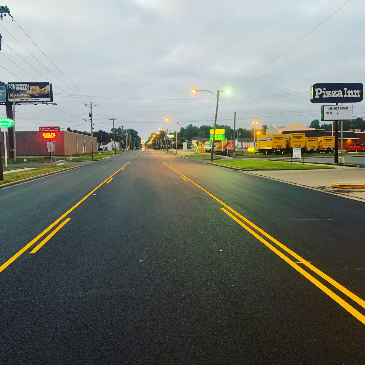 PizzaInnPaducah's tweet photo. “Country roads, take me home
To the place I belong...”

#pizzainn #endofroadconstruction #localconstruction #joecliftondrive #goforadrive #paducah #partakeinpaducah #johndenver https://t.co/dYfZY1IiIj