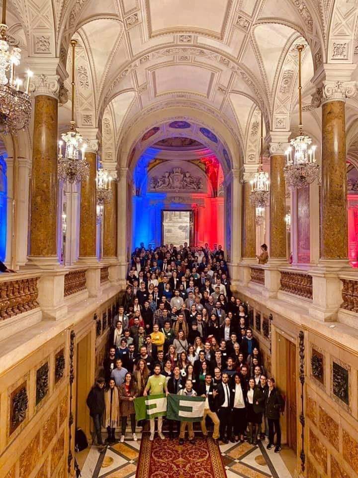 piasetzky's tweet photo. Ogromne gratulacje dla @leoniemartin90 i wszystkich nowowybranych władz @JEF_Europe❗

To ekipa doświadczonych, energicznych i odważnych ludzi stanowczo wierzących w swoje idee 💪

To były dobre wybory dla JEFeu i dla @JEFpolska 🇪🇺🇵🇱 https://t.co/4M6ojCSDeE