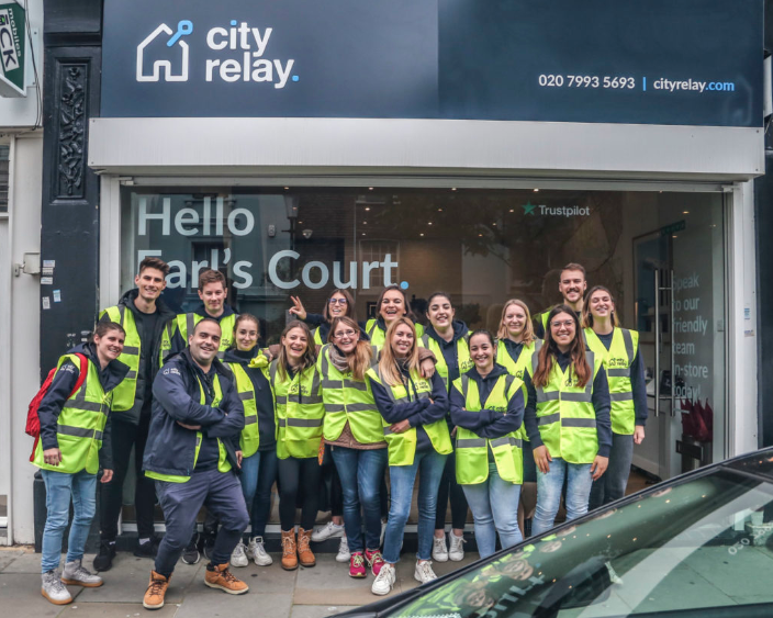 Our team took to the streets of Earl's Court on Saturday joining local residents to take part in the Big Clean-Up organised by the Keep Earl's Court litter-free group.

Well done to everyone who took part.

bit.ly/32UxTrb

#london #streetclean #EarlsCourt #volunteerwork