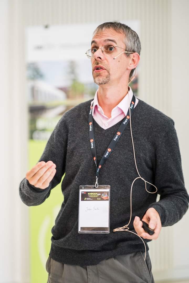 OxfordHighQ's tweet photo. One of our founders, Prof Jason Smith from @UniofOxford, explaining microcavities for single particle trapping at @iconan_nanomed #microcavities #nanomedicine #nanoparticles https://t.co/HcLd4WDvfG