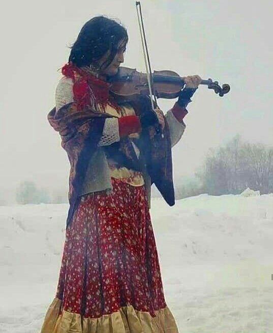 плачет цыганская скрипка