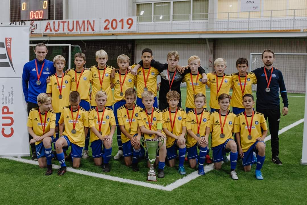 Näihin tunnelmiin päättyi kolmen vuoden rupeama <a href="/hjk06helsinki/">HJK 06</a> kanssa sunnuntaina. Vikassa turnauksessa hopeaa Ateitis Cupissa. Upeat kolme kautta joukkueen kanssa, nyt hiukan haikeat tunnelmat. Erityiskiitos pelaajat ja <a href="/JuhaSuomela/">Juha Suomela</a> Seuraavaksi matka jatkuu <a href="/hjk08helsinki/">HJK 08 Akatemia</a> kanssa
