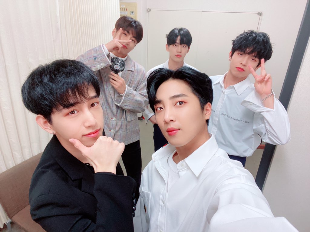 HY_producer's tweet photo. 【ROMEO】

ジュリエットの為に
セクシーダンスをお見せしました💋

いつも可愛い僕たちの
セクシーな部分を見てもっと
好きになってくれましたよね🤣???

次の公演が今月最後の公演です🎃
19時〜なので是非来てくださいね❣️

当日券販売あり🎟

#로미오 #ロミオ
#승환 #윤성 #민성 #현경 #강민 https://t.co/lN7VCJVAMA