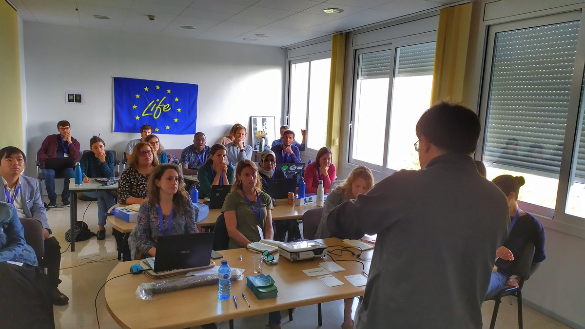 GAMECSIC's tweet photo. MA Mateo opens the session with a resume of the segon day of the Sizing Blue Carbon course. Today is about stocks and fluxes estimations #ceabsbc #lifenature #lifebluenatura #bluecarbon @lifebluenatura
@ceabcsic @LIFEprogramme https://t.co/L1bUD6ySFk