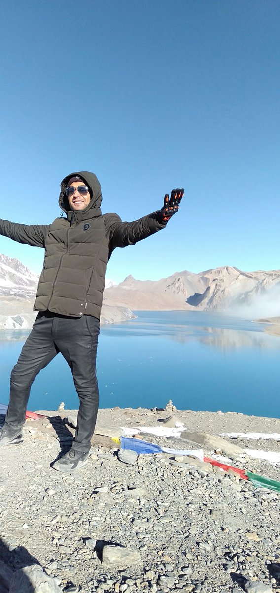 तिलिचो ताल संगै सुन्दर हिमाल।