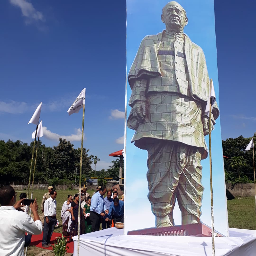 CBCGuwahati's tweet photo. A 22 feet cut out of #SardarVallabhbhaiPatel is set in Swahid Bakori Playground, Majgaon, #Tezpur as part of the exhibition on #RastriyaEktaDiwas organized by @ROBGuwahati
#NationalUnityDay #SatueOfUnity
@souindia
@PMOIndia
@HMOIndia
@AmitShah
@PrakashJavdekar https://t.co/0MctpNT79a