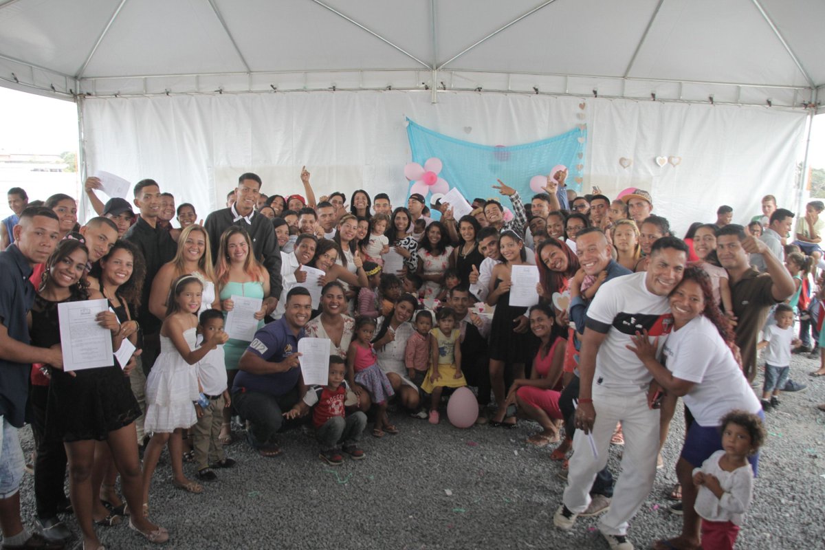 UNHCRPartners's tweet photo. Out of the 4 million Venezuelan refugees and migrants, Brazil hosts over 150,000 people. For those in shelters like Rondon 2 formalization of stable union is one of the most sought after services 🤝 @AVSIBrasil is helping people access their rights! #InnovationAward https://t.co/NoCN4e8vjI