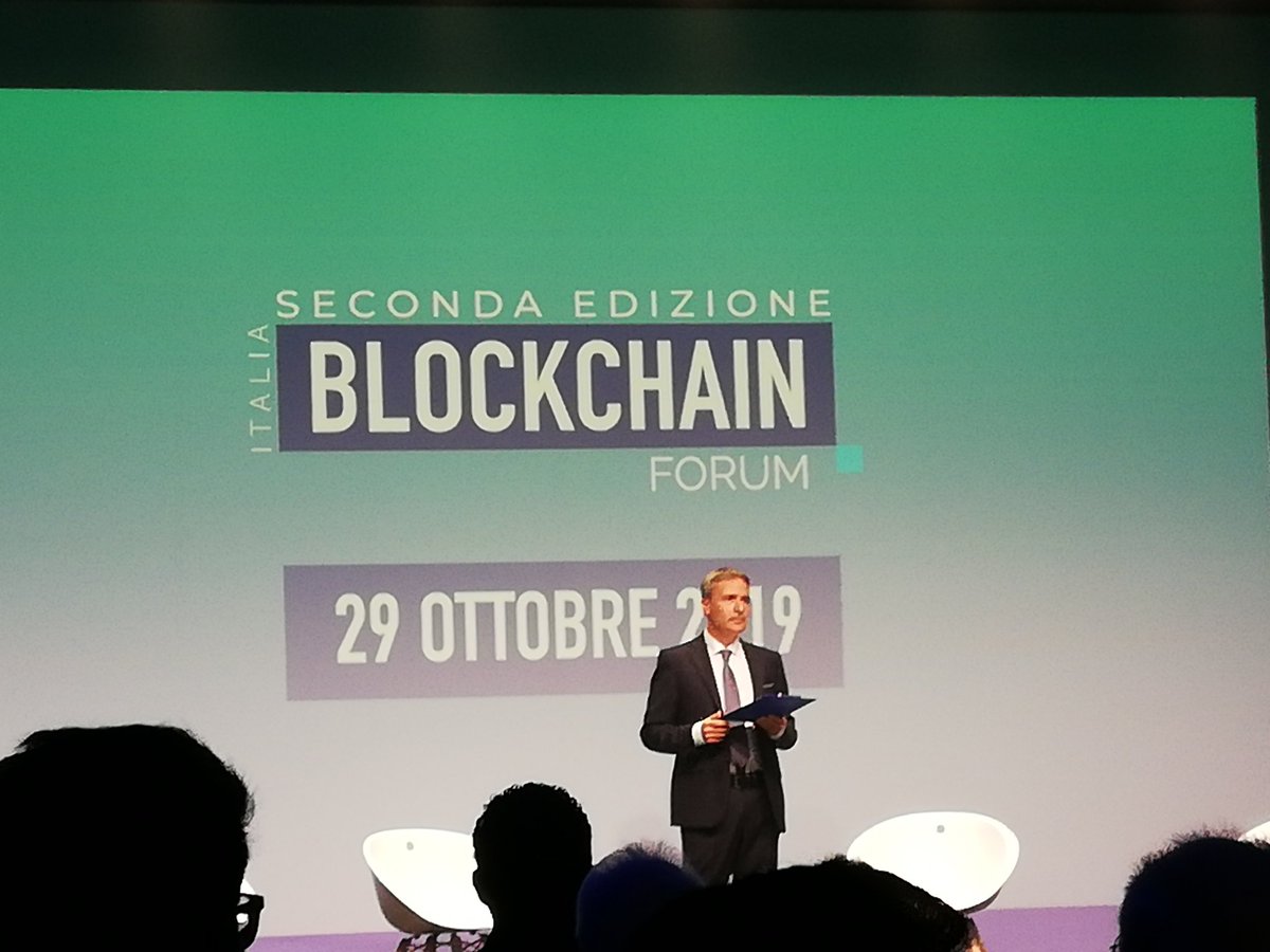 MassimoFamularo's tweet photo. @pietroazzara apre i lavori di #blockchainforum 2019
Organizzato da #italia4blockchain https://t.co/NrudTQ9jui