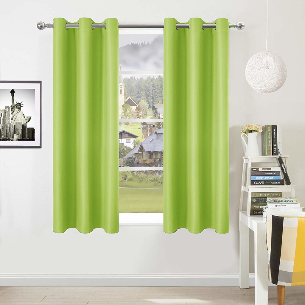 WingLives's tweet photo. The short, sheer curtains that cover only the bottom half of a window over a kitchen sink, frequently matched to a valance across the window's top, are called café curtains.
https://t.co/E9z9yQRRLg
#windowcustains #kitchen #kitchencurtains #homemade #kitchendecor #HouseByte https://t.co/WqbJ0vYSKH