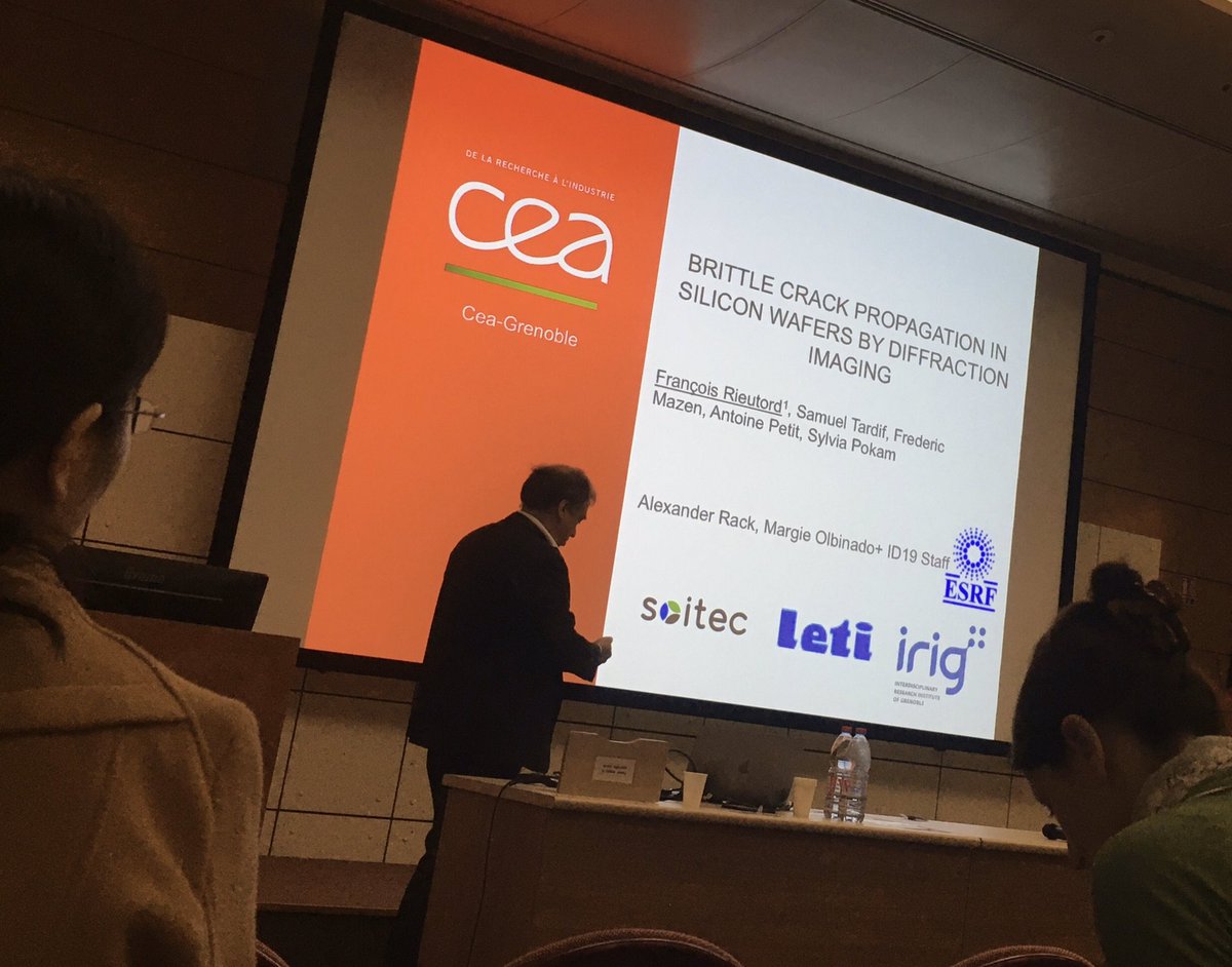 SoM_esrf's tweet image. Today Short Pulse #EBS workshop @esrfsynchrotron : Francois Rieutord of @CEA_Grenoble shows results of studies on #smartcut #wafers using #diffraction #imaging @SoM_esrf beamline ID19.