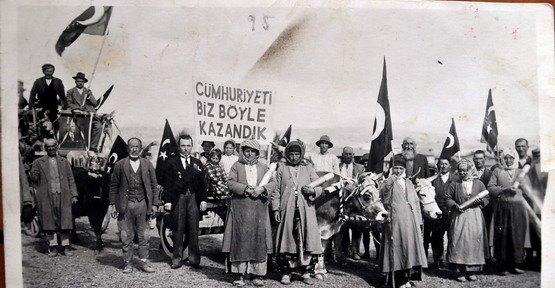 #29EkimCumhuriyetBayramı Cumhuriyet'in 96.Yaşı kutlu olsun! İlelebet payidar olsun! 
"Bugün vasıl olduğumuz netice,asırlardan beri çekilen milli musibetlerin intibahı ve bu aziz vatanın her köşesini sulayan kanların bedelidir. Bu neticeyi Türk gençliğine emanet ediyorum." ATATÜRK